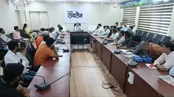 उद्यानिकी फसलों और उन्नत खेती के लिए किसानों को करें प्रोत्साहितः कलेक्टर