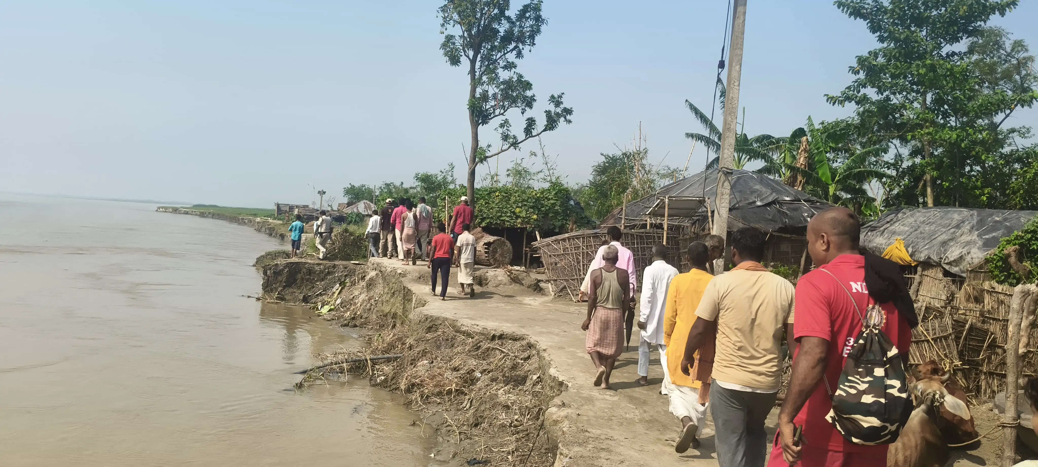 बाढ़ 2026 की तैयारी को लेकर प्रशासन अलर्ट, कोशी तटबंध के भीतर दुबियाही व मौजहा पंचायत का निरीक्षण