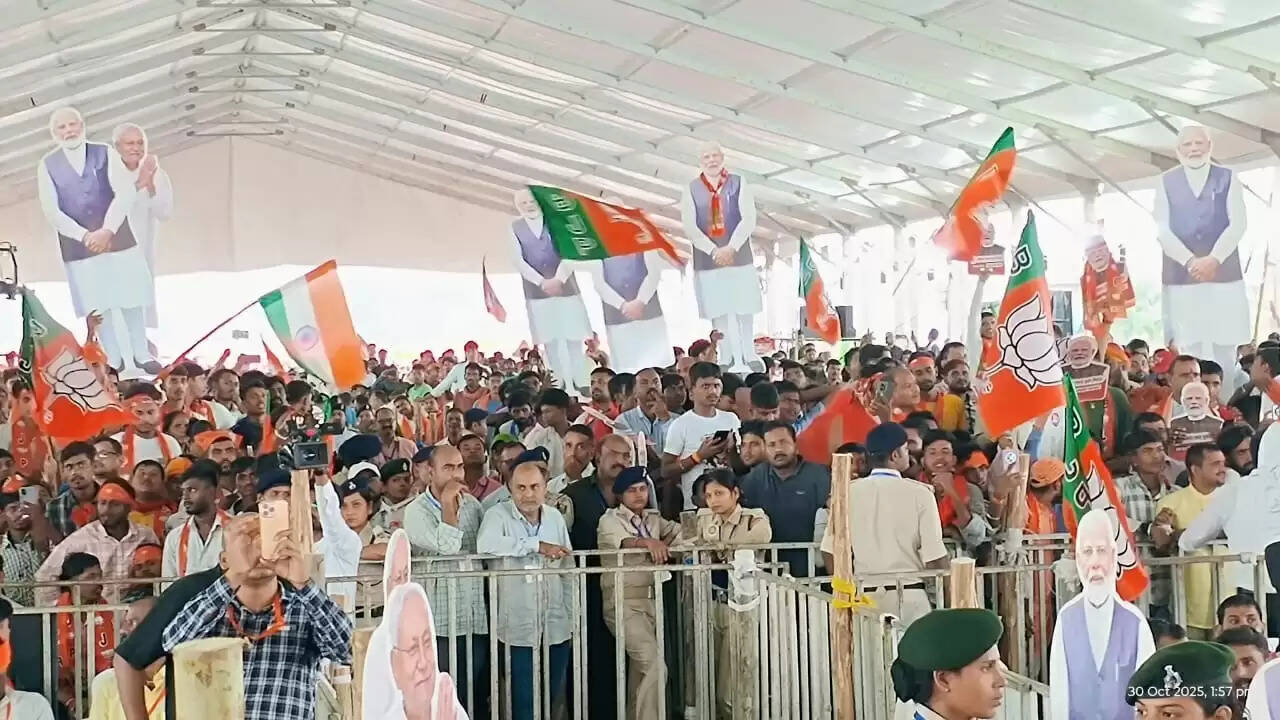 जंगलराज वाले शिकारी यहां के लोगों को गुमराह करने में लगे हैं: नरेन्द्र मोदी