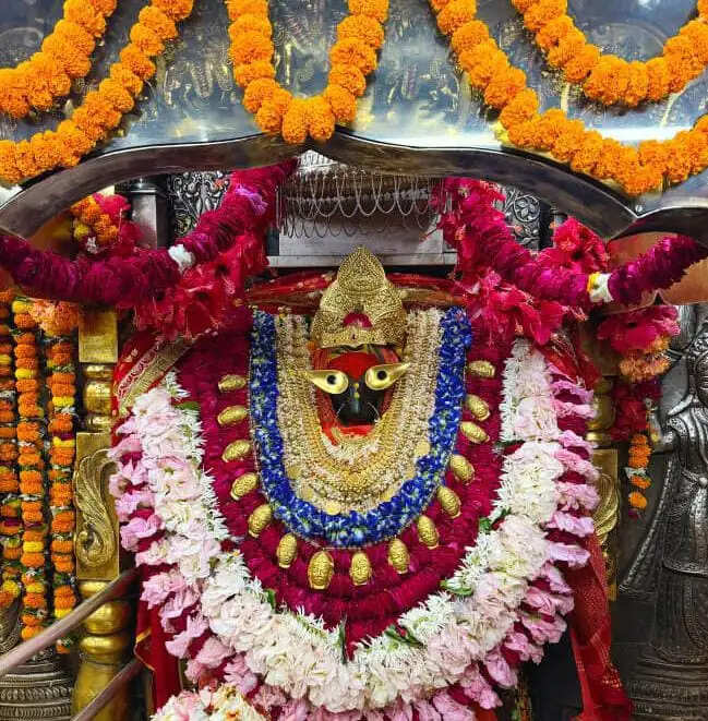 शरद पूर्णिमा पर मां विंध्यवासिनी के दरबार में उमड़े लाखाें श्रद्धालु