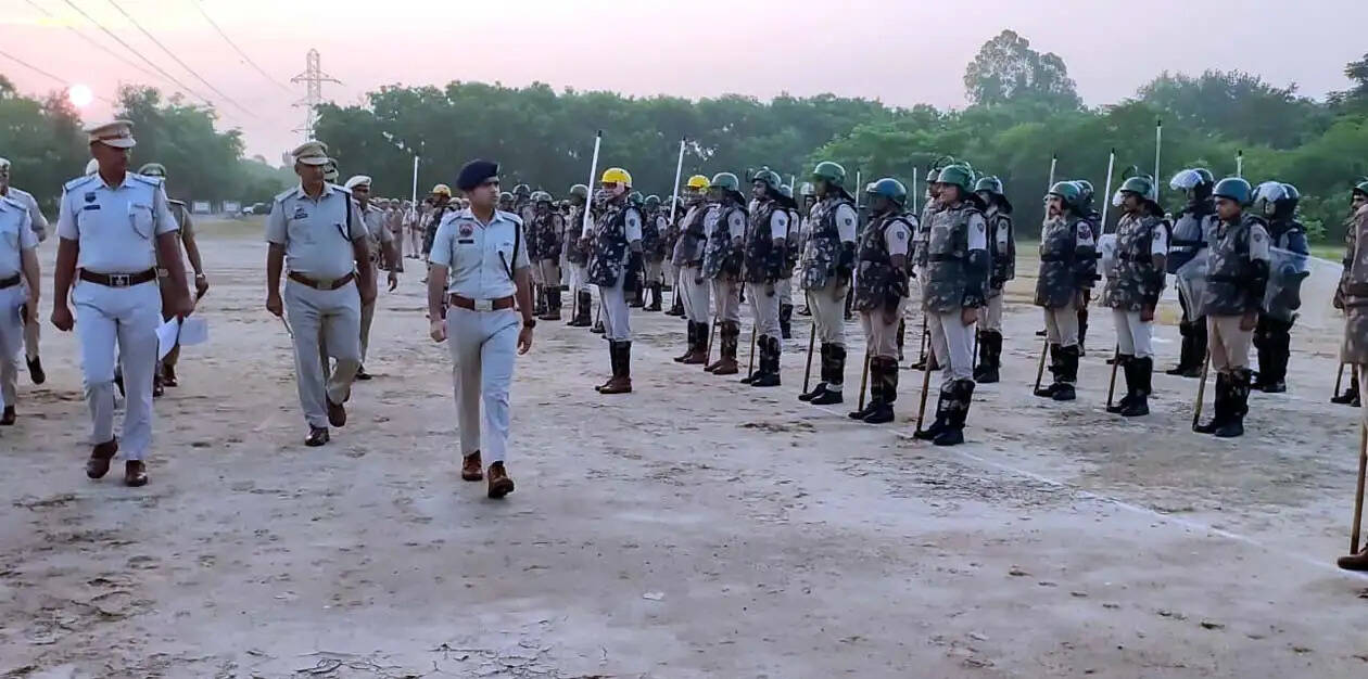 हिसार : एसपी ने वर्दी, अनुशासन से लेकर पीसीआर, मोटरसाइकिल राइडर्स और ईआरवी की तैयारियां जांची