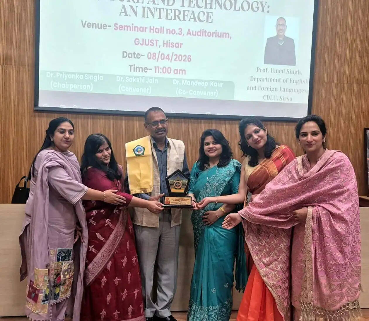 हिसार : साहित्य का मूल आधार अभी भी अपूरणीय मानवीय अनुभव : प्रो. उमेद सिंह