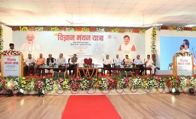 मप्रः विज्ञान मंथन यात्रा का शुभारंभ, मुख्यमंत्री ने निभाई शिक्षक की भूमिका, भावी वैज्ञानिकों से किया संवाद