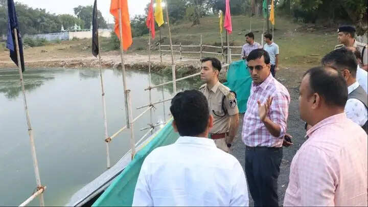 विदिशाः कलेक्टर एवं एसपी ने जानकी कुंड में प्रतिमा विसर्जन की व्यवस्थाओं का लिया जायजा