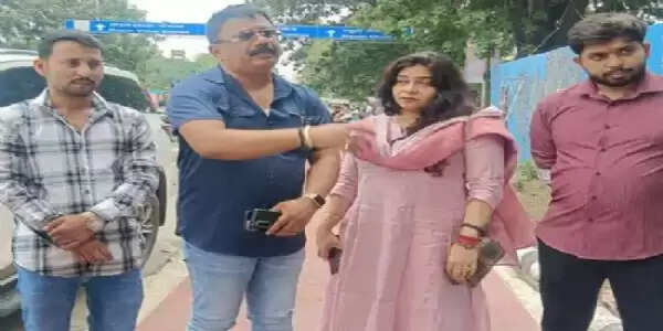 यूपी के भाजपा नेता पर जबलपुर में हमला, परिवार के साथ मारपीट कर लूटी सोने की चेन