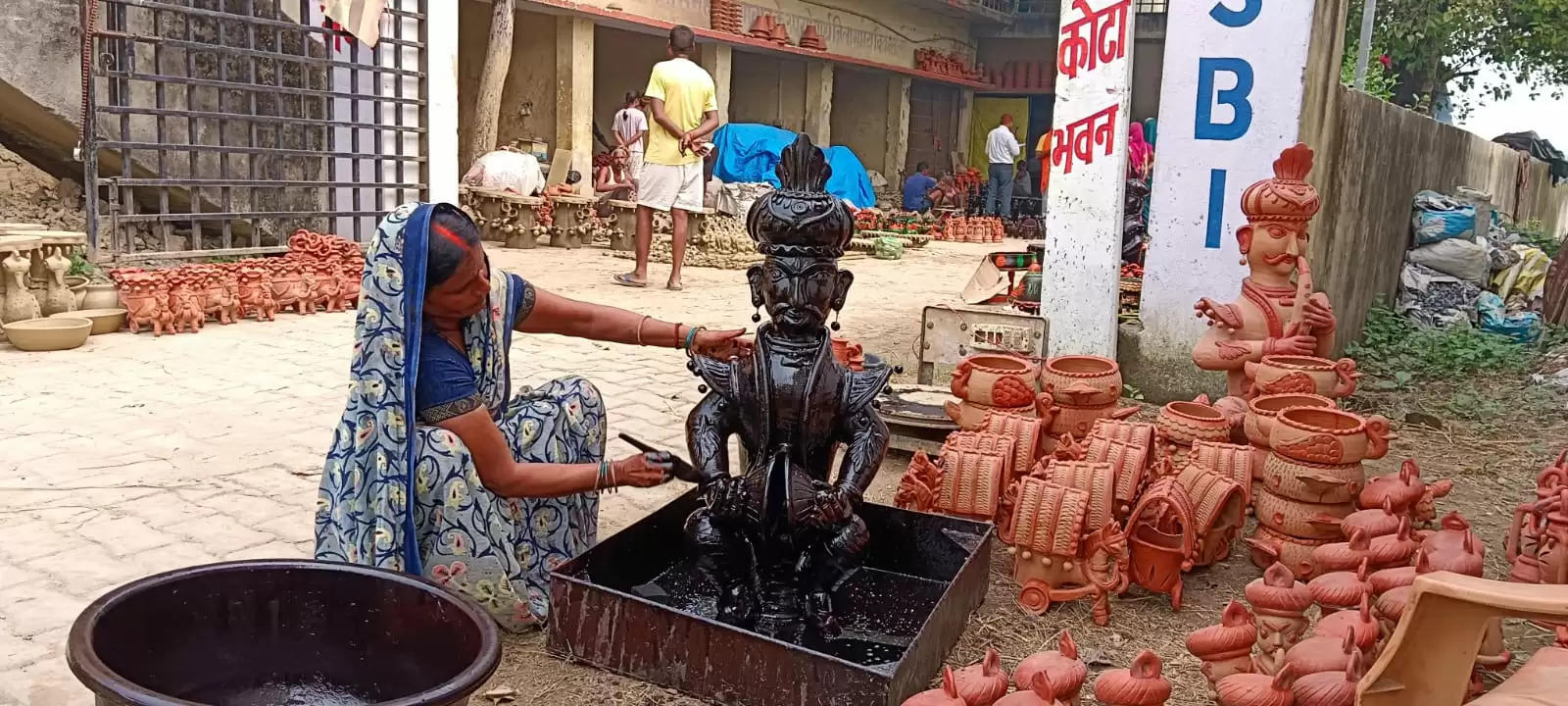 योगी सरकार में खूब जगमगा रही टेराकोटा शिल्पकारों की कारोबारी दिवाली