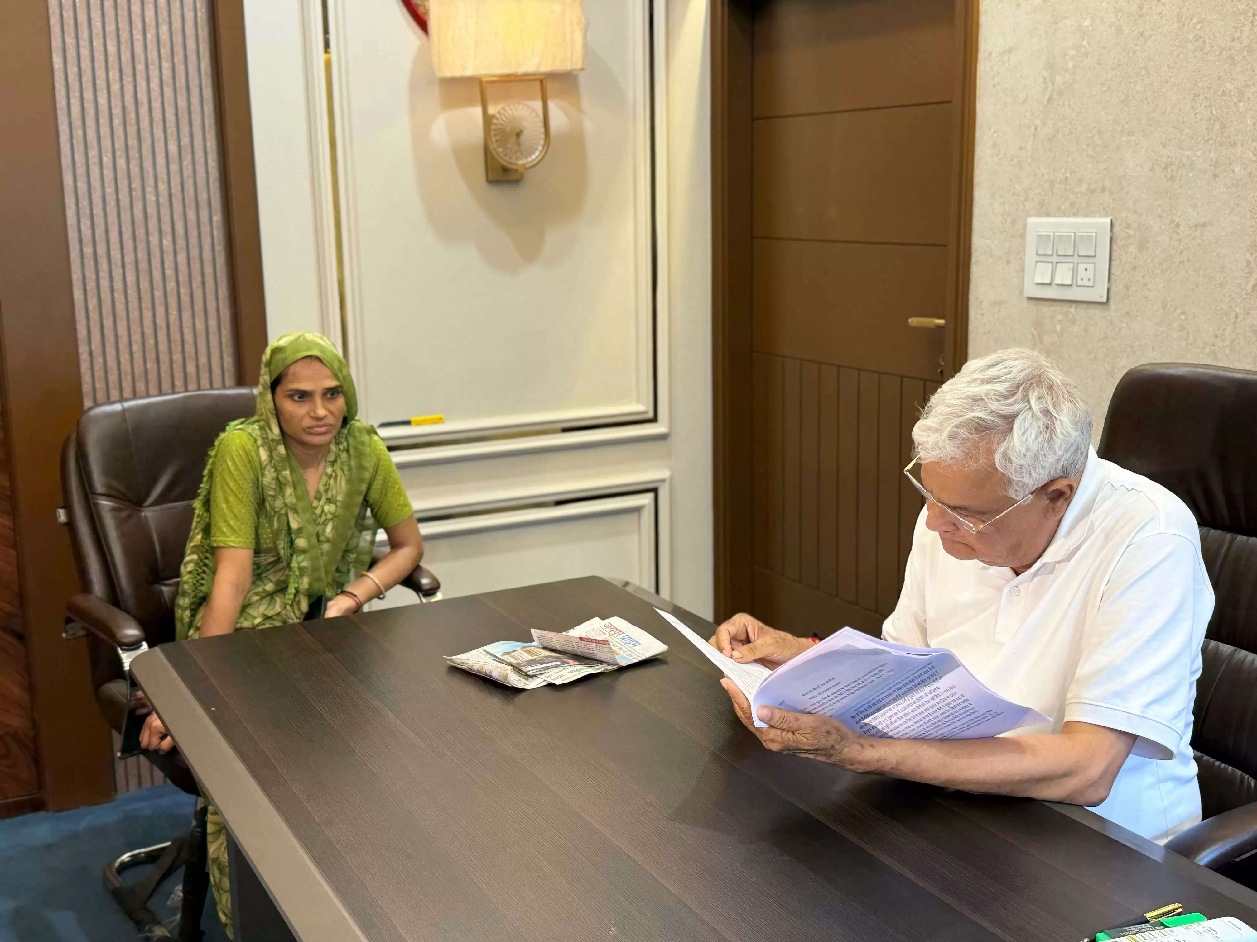 बिजनेसमैन सुसाइड मामले ने न्याय की गुहार लेकर किरोडी लाल से मिला मृतक का परिवार