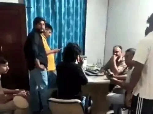 फरीदाबाद : पुरानी रंजिश में बदमाशों ने होटल संचालक पर चलाई गोली