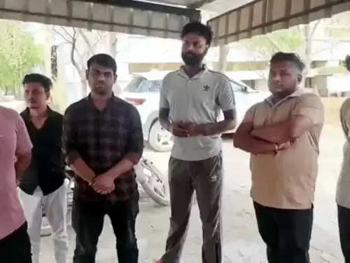 फरीदाबाद : ट्रक ने बाइक को मारी टक्कर, मां की मौत, बेटा गंभीर