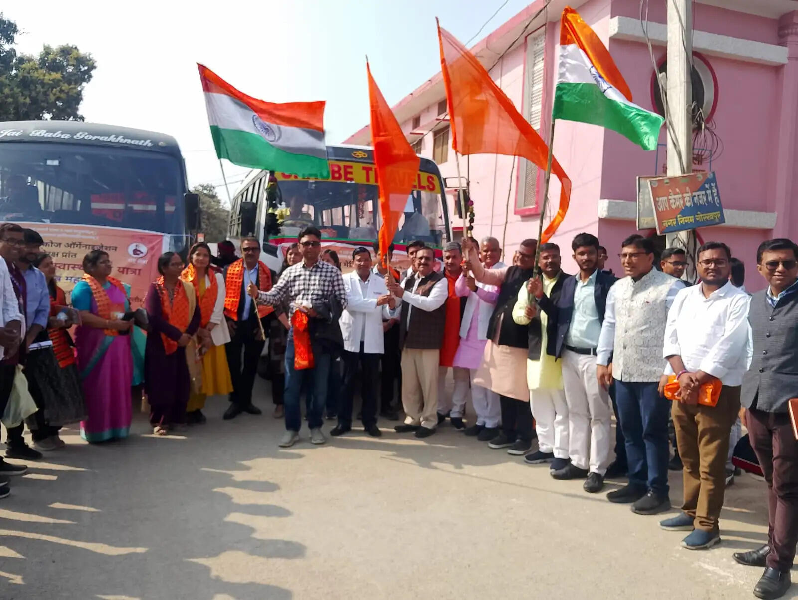 भारत–नेपाल सीमा पर थारू क्षेत्रों के लिए रवाना हुई ‘गुरु गोरखनाथ स्वास्थ्य सेवा यात्रा’