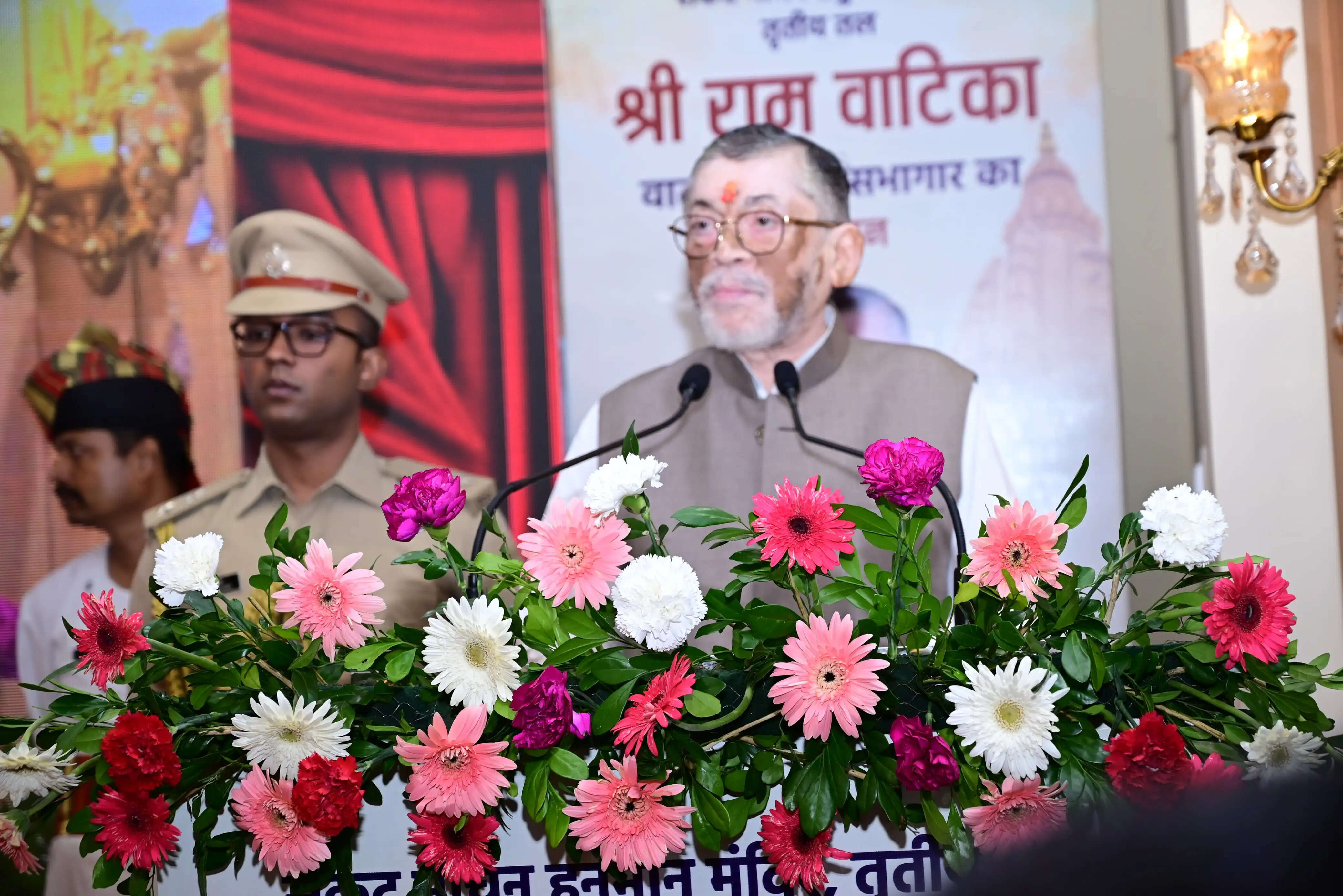 राज्यपाल ने श्री हनुमान मंदिर में की पूजा-अर्चना, ‘श्री राम वाटिका’ सामुदायिक हॉल का किया उद्घाटन