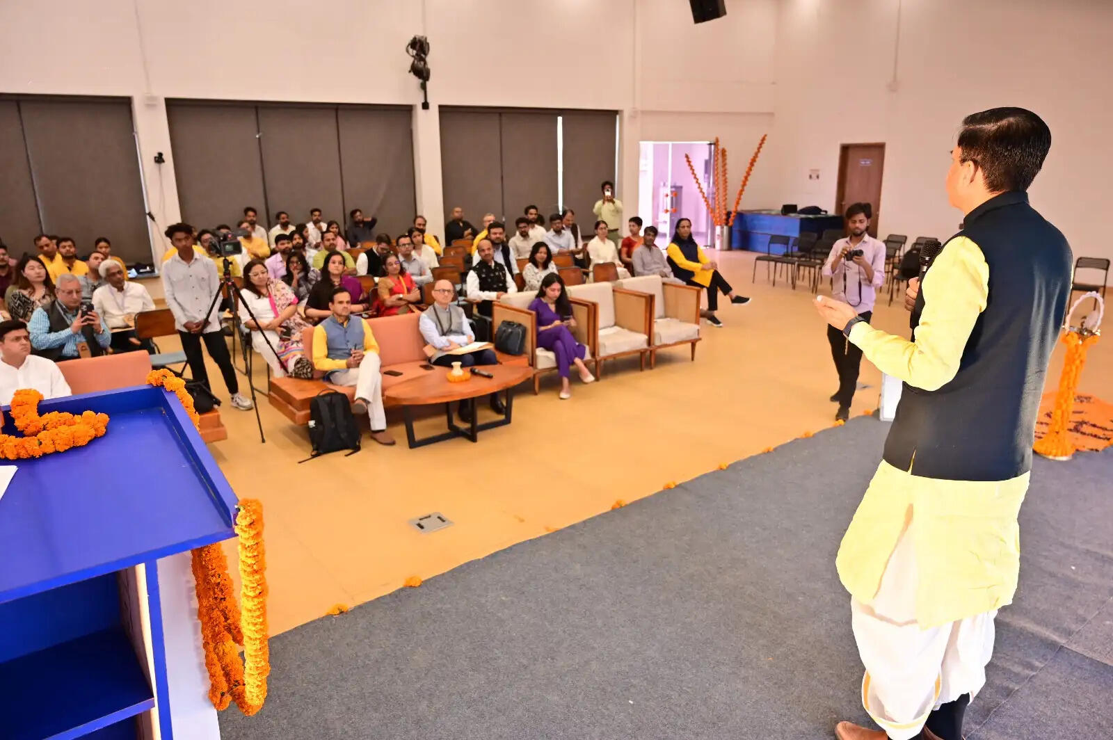 देवरिया लोकसभा के विकास मॉडल में जनभागीदारी के तहत जुटे बड़े निवेशक