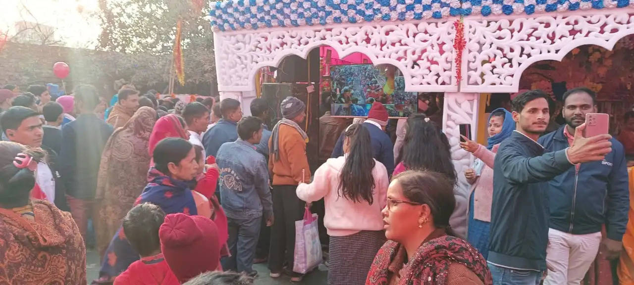 नये साल पर भगवान के दर्शन के लिए मंदिरों में लगा तांता,चाटी माई मंदिर पहुंचे लाखों श्रद्धालु