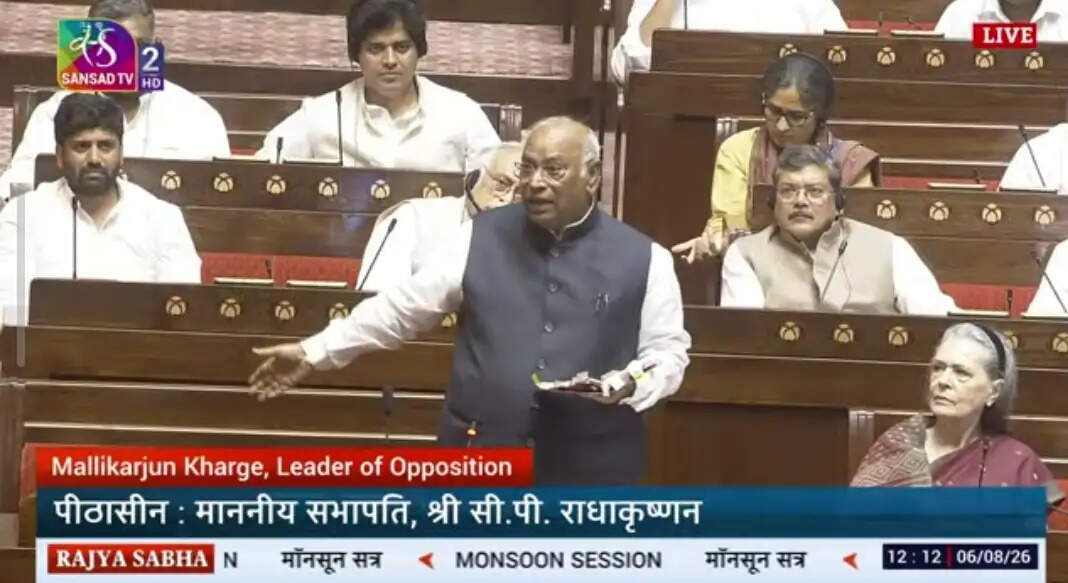 विपक्ष के हंगामे के कारण राज्यसभा की कार्यवाही 2:15 बजे तक स्थगित