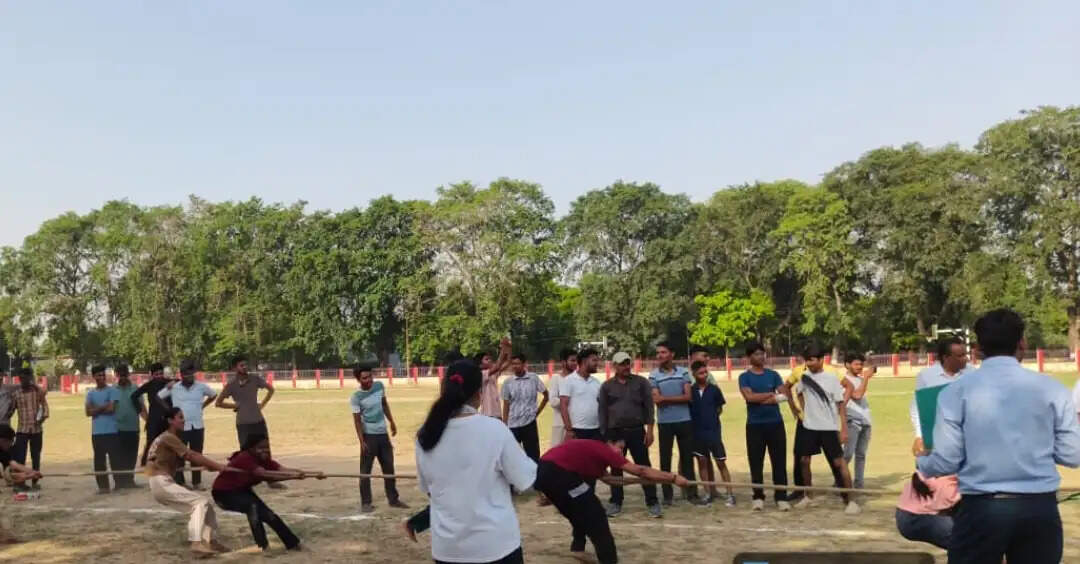 सीएसए में दीक्षोत्सव के तहत रस्साकसी प्रतियोगिता ने बढ़ाई विद्यार्थियों में टीम भावना : डॉ. रामजी गुप्ता