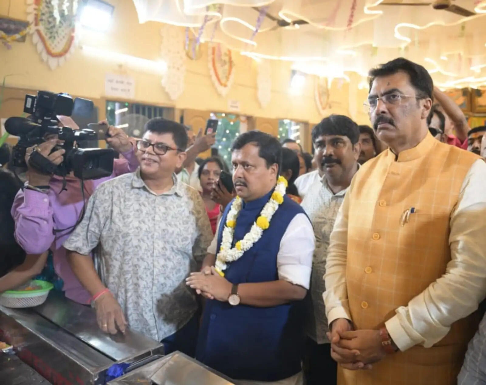 जन्माष्टमी पर पटना पहुंचे भाजपा के राष्ट्रीय अध्यक्ष नितिन नवीन, गौरिया मठ में की पूजा-अर्चना