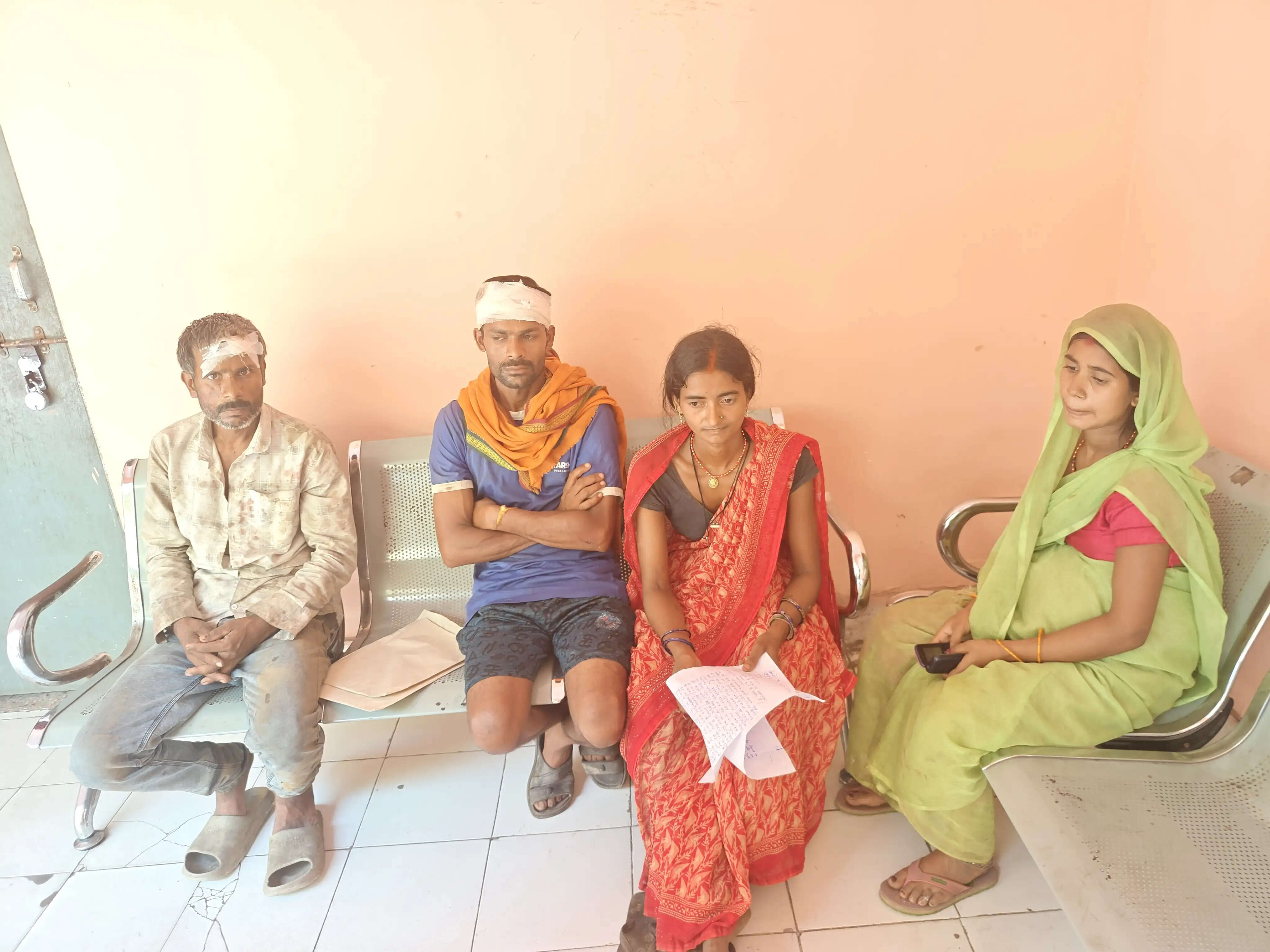 जमीन को लेकर पंचायती में आपस में भिड़े दोनों पक्ष