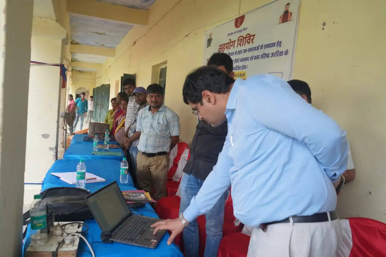 सहयोग शिविर का निरीक्षण कर डीएम ने त्वरित समाधान का लिया जायजा