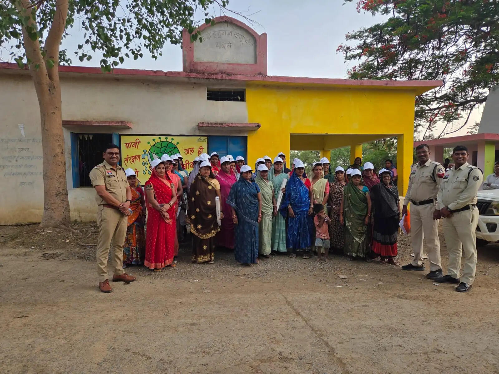 ग्राम दर्री में पामगढ़ पुलिस का जनजागरूकता अभियान, महिला कमांडो टीम का गठन