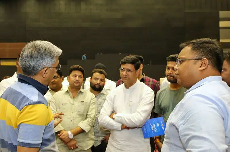 इंदौरः एमपी टेक ग्रोथ कांक्लेव की तैयारियां पूर्ण, महापौर-एसीएस ने व्यवस्थाओं का लिया जायजा