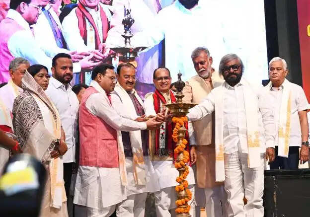 शिवराज सिंह ने लॉन्च किया 'लखपति दीदी डैशबोर्ड' और 'शी लीप्स' प्लेटफॉर्म, छह करोड़ महिलाओं को लखपति बनाने का लक्ष्य