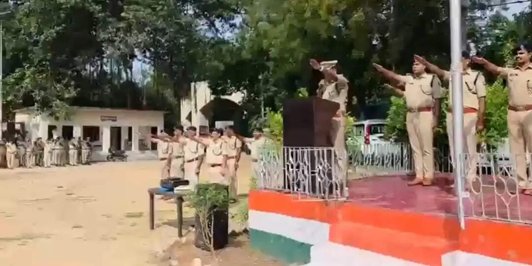 भागलपुर पुलिस केंद्र में राष्ट्रीय एकता दिवस पर भव्य शपथ ग्रहण समारोह, एसएसपी ने दिलाई शपथ