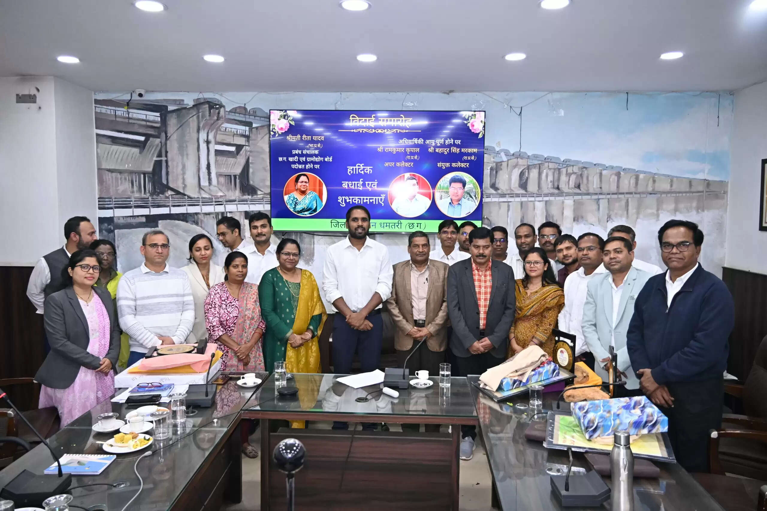 धमतरी में तीन वरिष्ठ अधिकारियों को भावभीनी विदाई