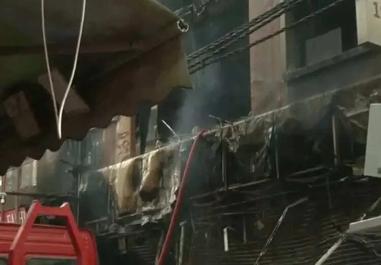 दिल्ली के पालम की राम चौक मार्केट में लगी आग, सात लोगों की मौत