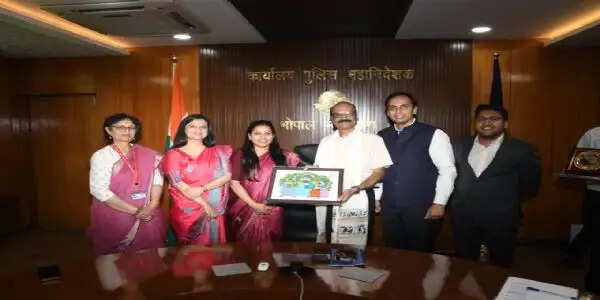 पुलिस महानिदेशक&nbsp;कैलाश मकवाणा से भारतीय विदेश सेवा अधिकारियों ने की सौजन्य भेंट