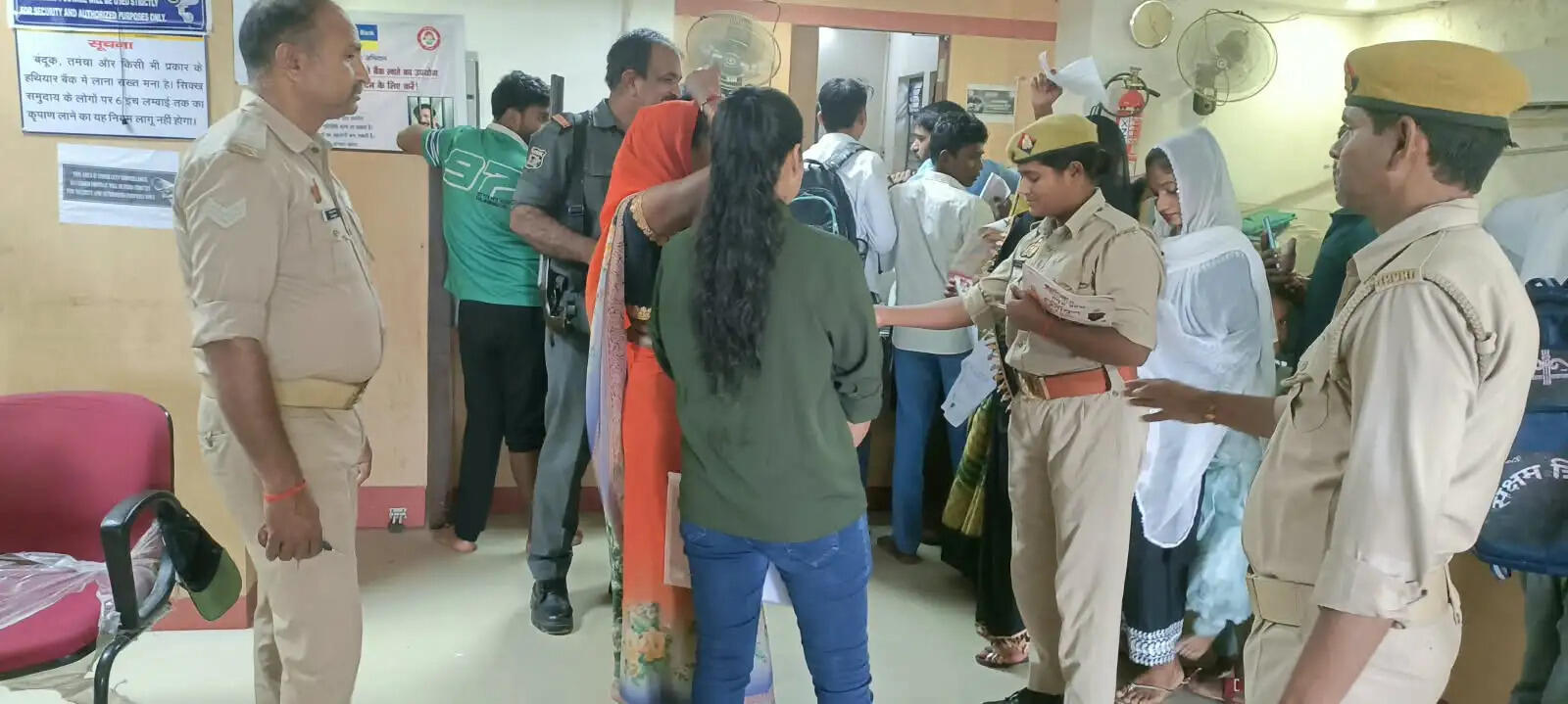 बांदा में चला विशेष सघन बैंक चेकिंग अभियान, संदिग्ध व्यक्तियों और वाहनों की हुई जांच