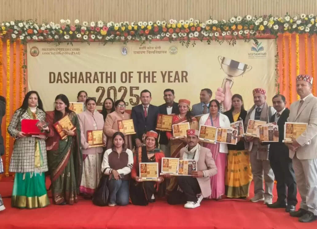 दशरथी ऑफ द ईयर-2025 सम्मान से किए हिमाचल प्रदेश के शिक्षक सम्मानित