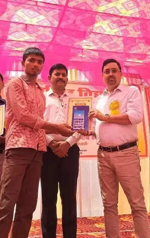 कम्पोजिट विद्यालय में सहायक शिक्षा निदेशक ने किया टीएलएम प्रदर्शनी का उद्घाटन