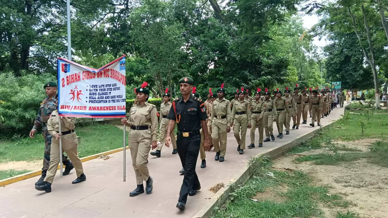 एड्स नियंत्रण को लेकर निकाली गई जागरूकता रैली