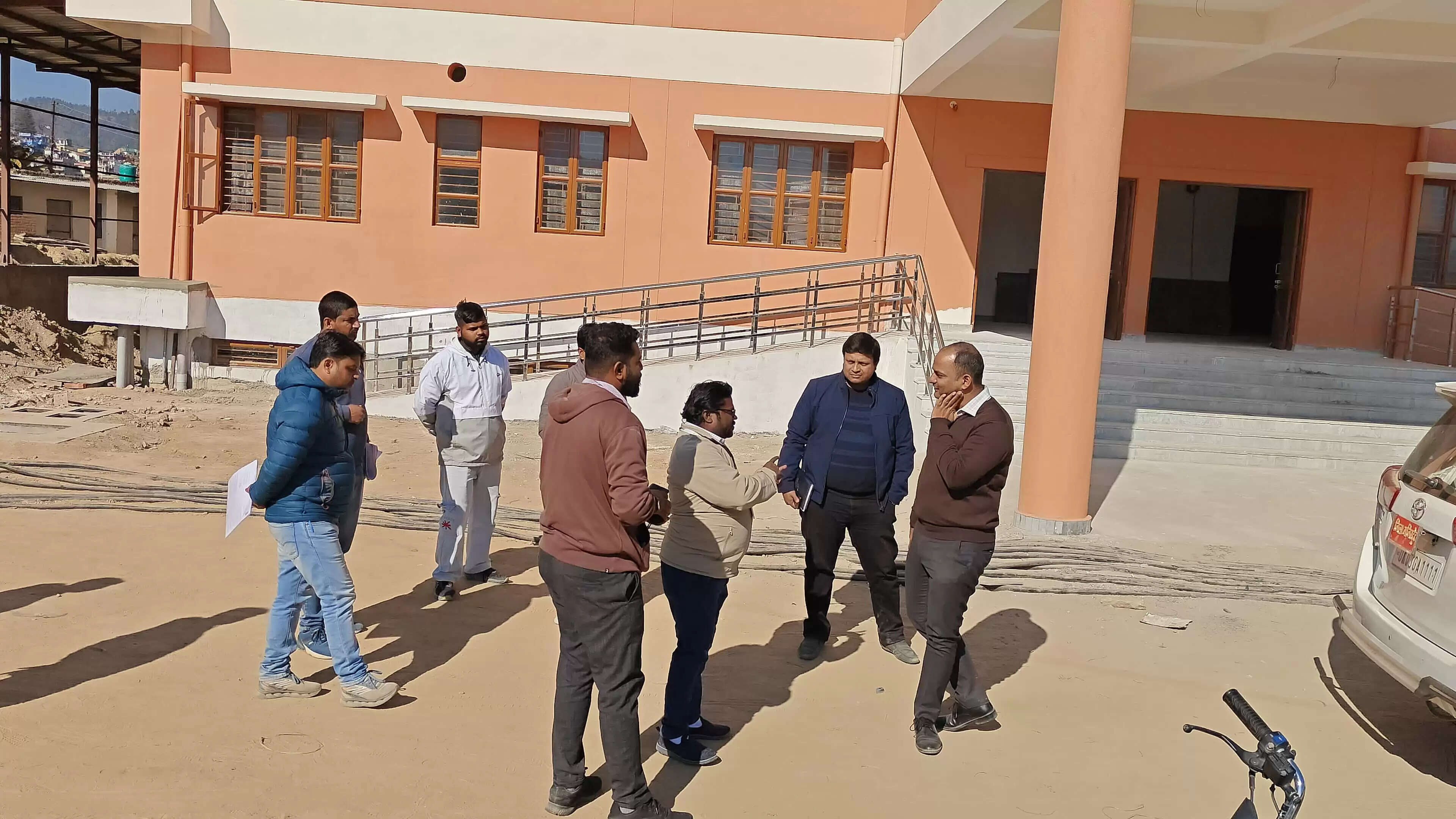 एमआरआई सुविधा की सौगात, डीएम ने किया क्रिटिकल केयर यूनिट का निरीक्षण