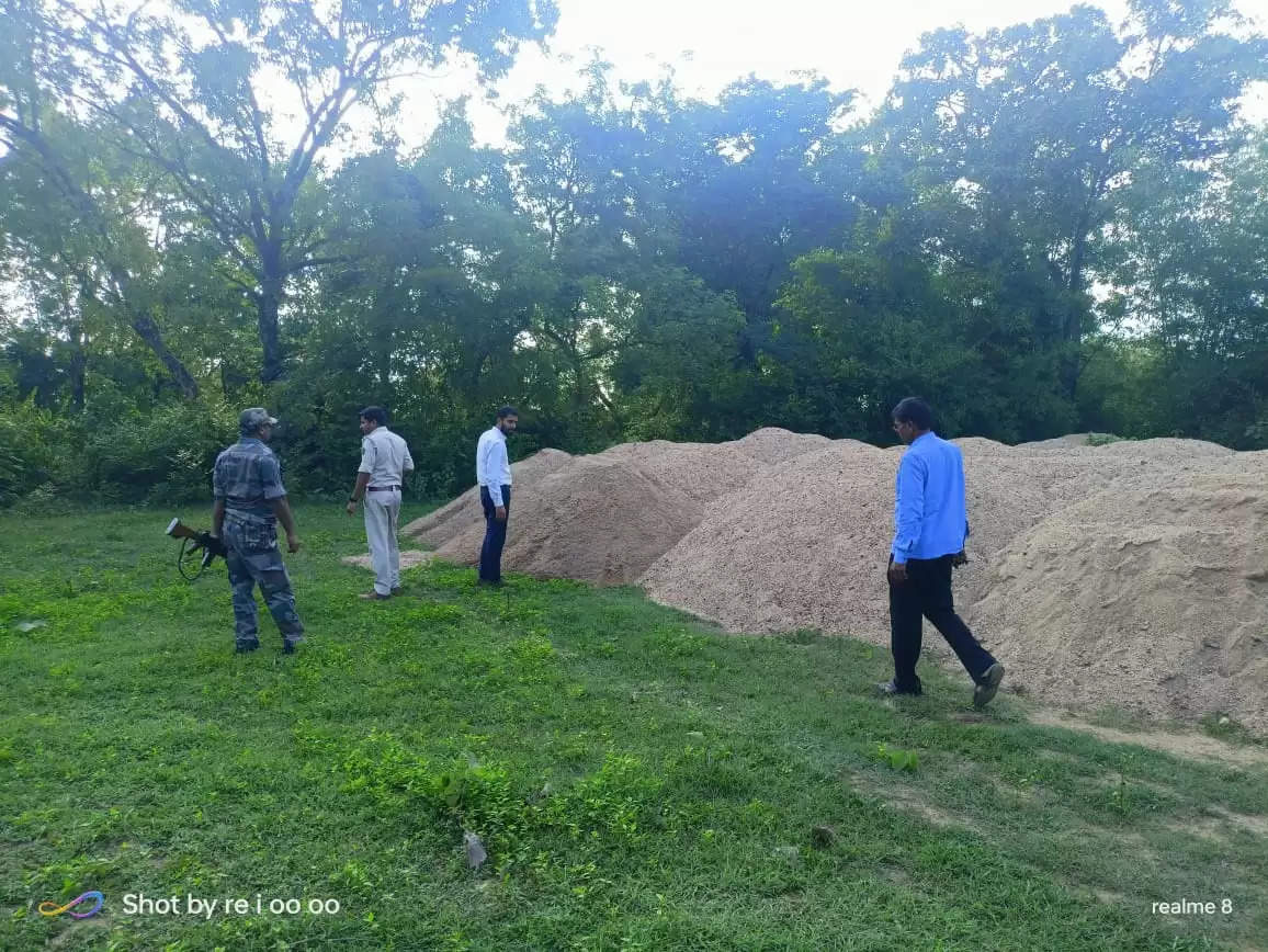 अवैध खनन के रोकथाम के लिए छापामारी अभियान चलाया  गया