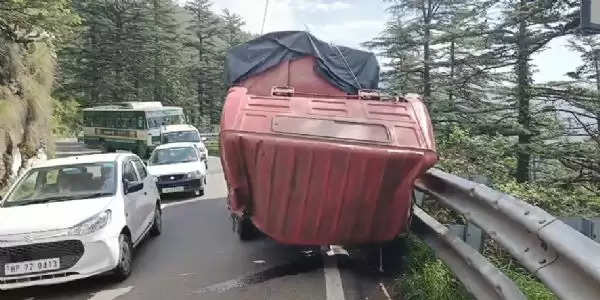 शिमला में तीन सड़क हादसों में पांच घायल, दो की हालत नाजुक