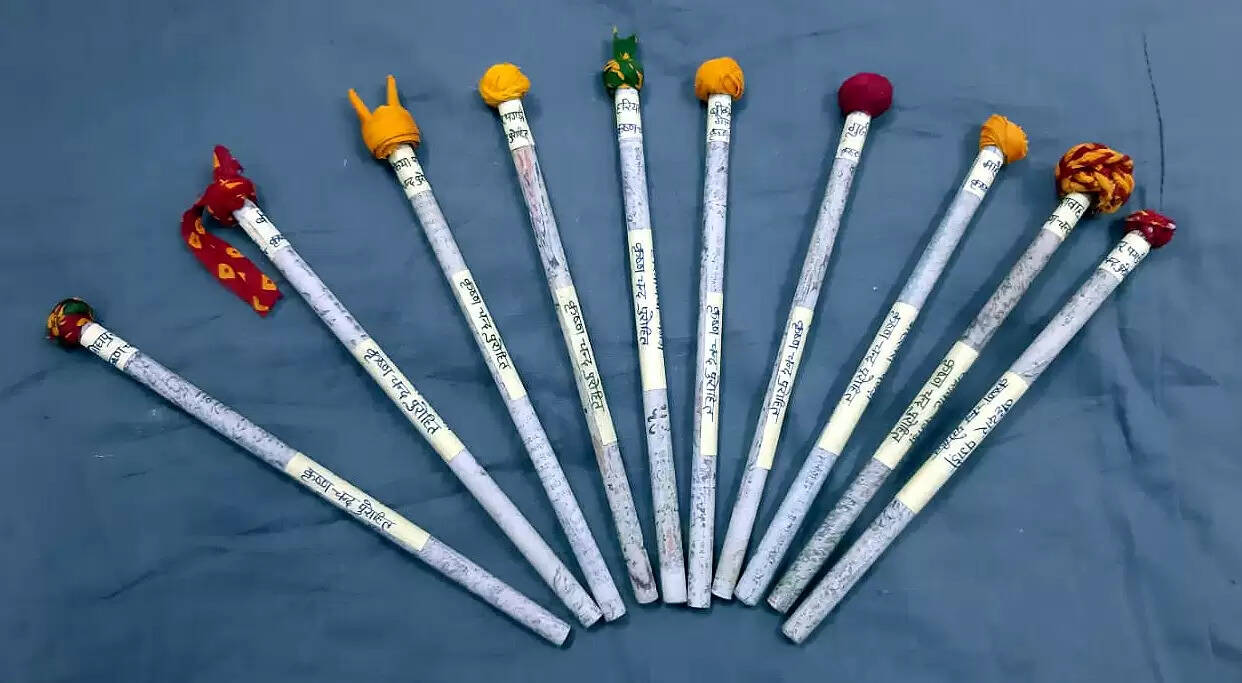 सुई व पेन्सिल पर सबसे छोटी पगड़ी बान्ध कर इन्फ्लूसर वर्ल्ड रिकॉर्ड से पुरोहित सम्मानित