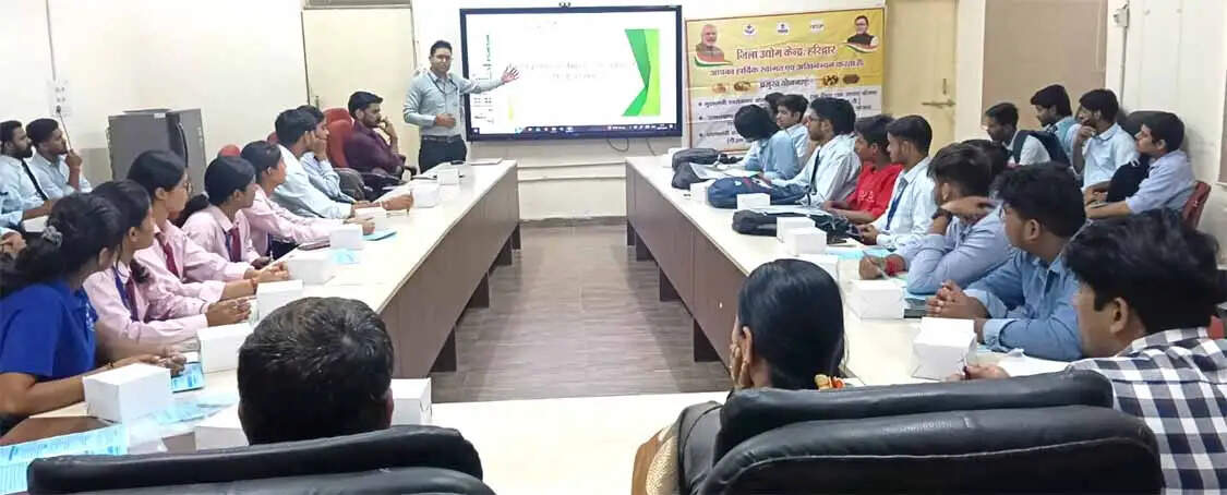 पॉलिटेक्निक छात्रों को उद्यमिता का पाठ, स्वरोजगार से रोजगार सृजन तक की दी जानकारी