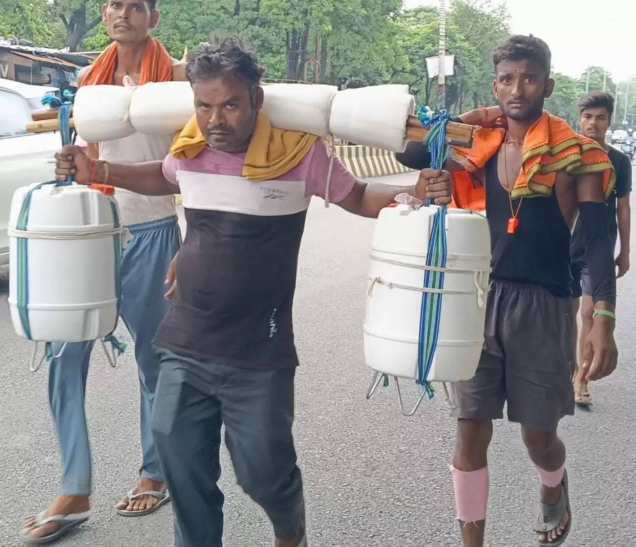 चौथे सोमवार पर कांवड़ चढ़ाने के लिए मुरादाबाद से गुजरे रामपुर, संभल, चंदौसी के कांवड़िए