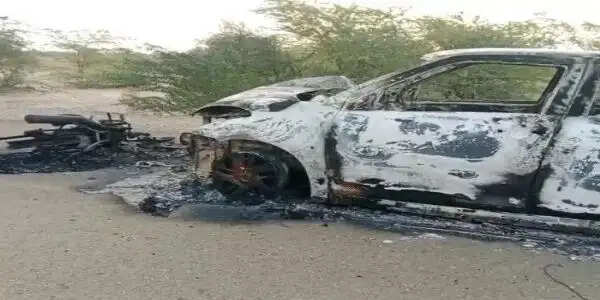 कार-बाइक की भीषण टक्कर में युवक की मौत, हादसे के बाद कार में लगी आग