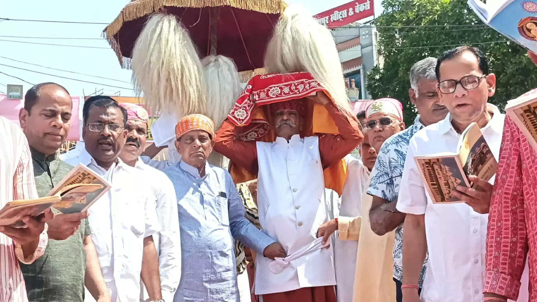 धुलंडी पर होली के रंग के बजाय अध्यात्म के रंग में डूबा शाहपुरा