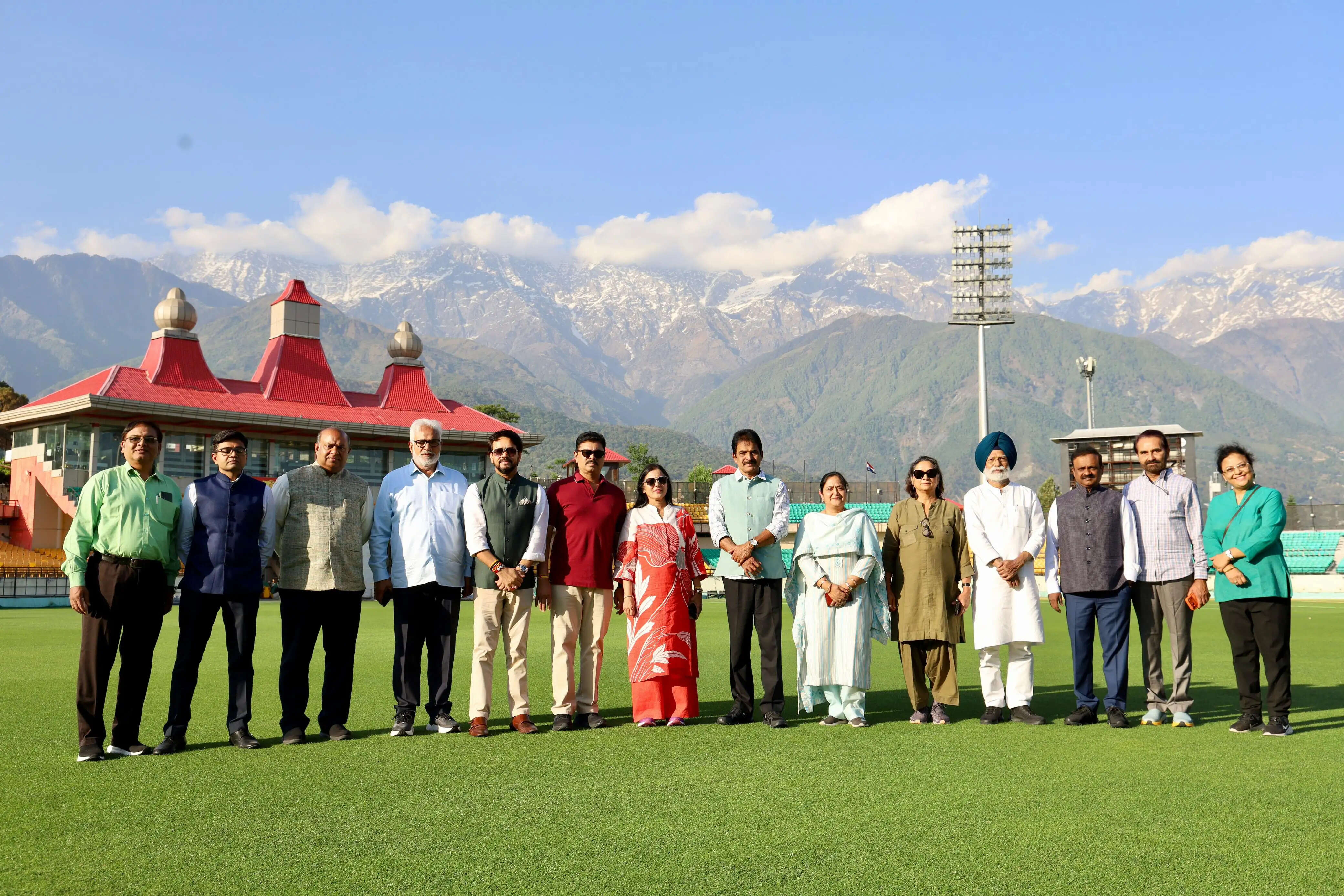 अनुराग ठाकुर के साथ पीएसी कमेटी के सांसदों ने निहारा एचपीसीए स्टेडियम