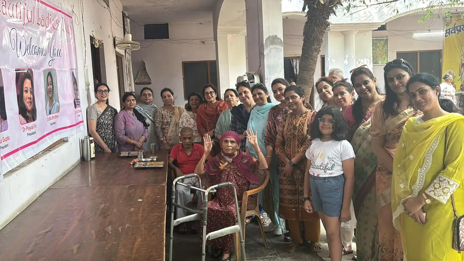 ब्यूटीफुल लेडीज क्लब ने वृद्धाश्रम में वृद्धजनों के लिए किया स्नेहपूर्ण लंच कार्यक्रम का आयोजन