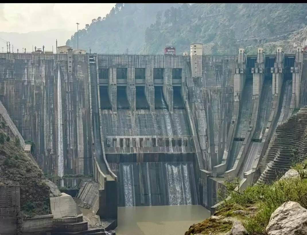 चिनाब नदी पर बने बगलिहार जलविद्युत परियोजना बांध के गेट दूसरे दिन भी बंद