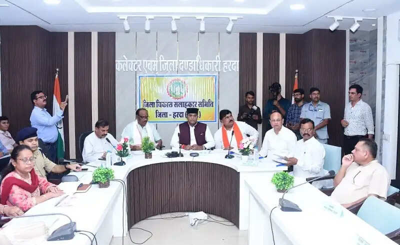 उपार्जन से कोई किसान न छूटे, सभी किसानों का पात्रता अनुसार गेहूँ क्रय किया जाएः मंत्री सारंग