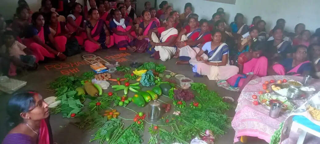 आंगनबाड़ी केंद्र&nbsp;कर्रा में पकवान प्रतियोगिता का आयोजन