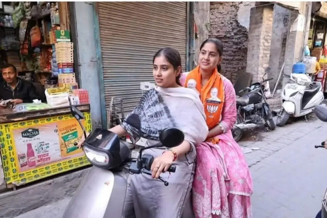 पानीपत:बीजेपी प्रत्याशी कोमल सैनी ने सेक्टर बारह में मांगे वोट