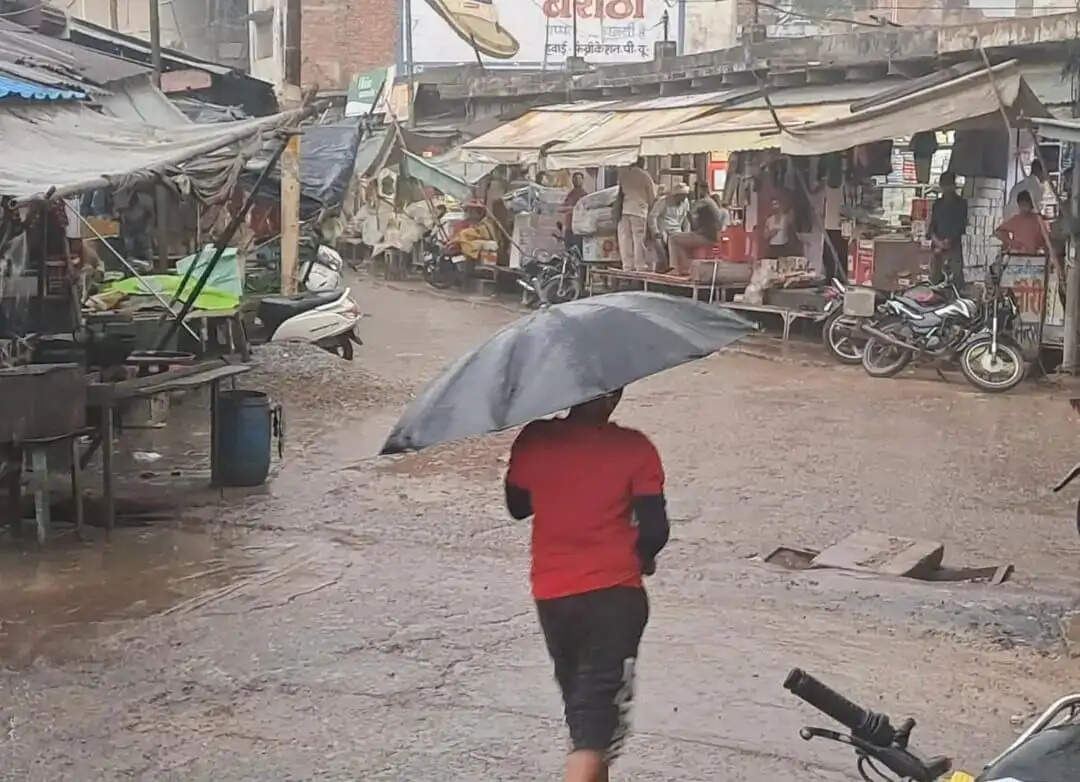 बारिश से बदला मौसम, ओलावृष्टि से किसानों को टेंशन