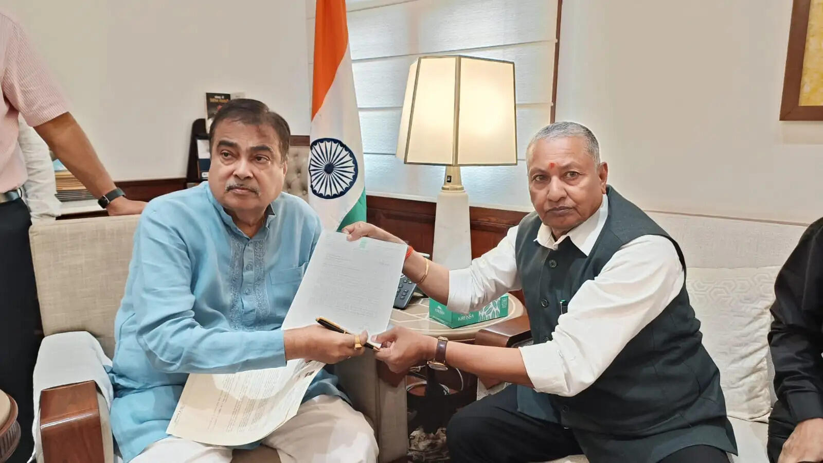 हंटरगंज बाईपास निर्माण में तेजी लाने के लिए गडकरी से मिले सांसद