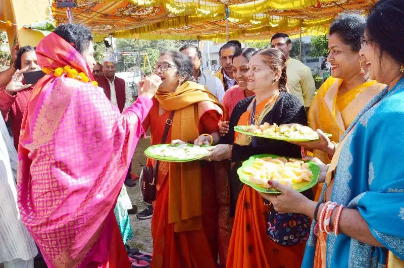 मप्रः मंत्री कृष्णा गौर ने श्रीराम मंदिर में श्रद्धालुओं के साथ देखा श्री रामलला प्राण प्रतिष्ठा समारोह